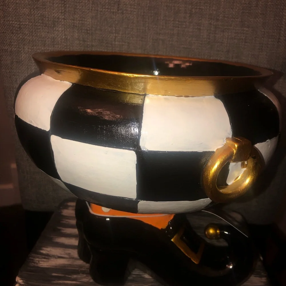 👻 Decorative Black and White Checkerboard Cauldron  Bowl with Witch feet